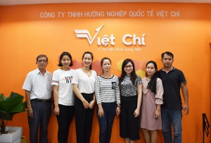 PHOTOS OF VIET CHI AT THE OFFICE