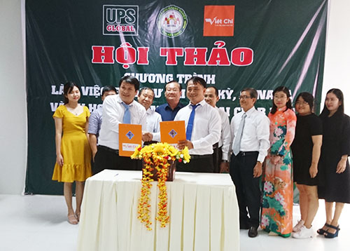 Công ty Việt Chí ký kết hợp tác với Trung tâm đào tạo, nghiên cứu và tư vấn kinh tế - Trường Đại học Cần Thơ